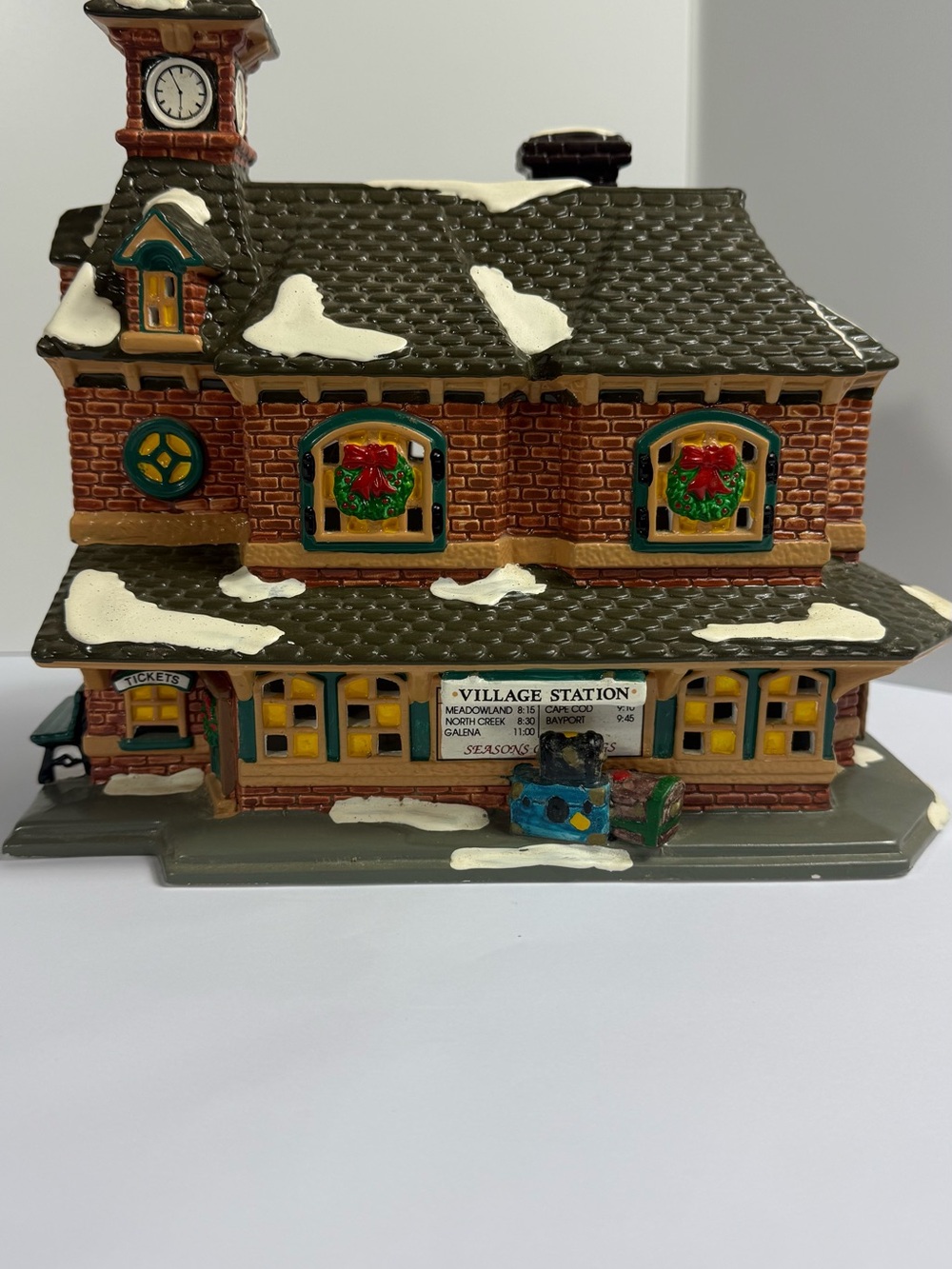 Department 56 Snow Village 1992 "Village Station" #5438-0 Includes Light & Box